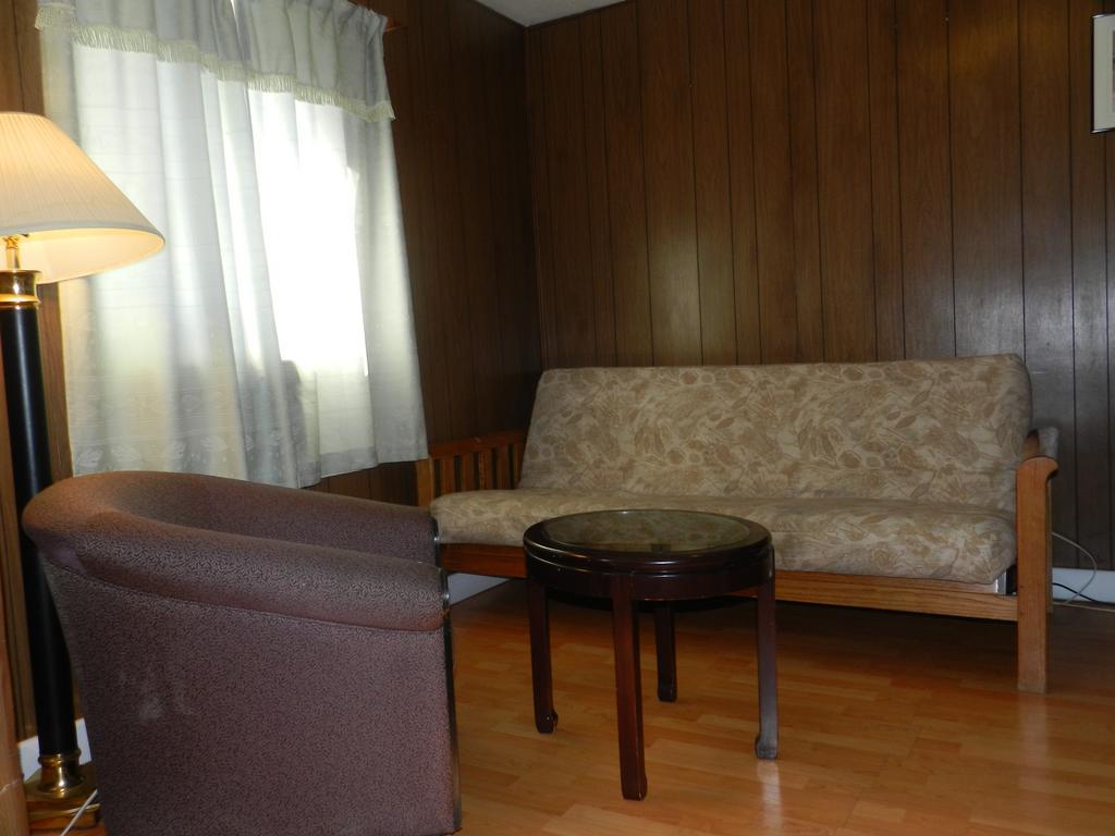Lytton Hotel Room photo