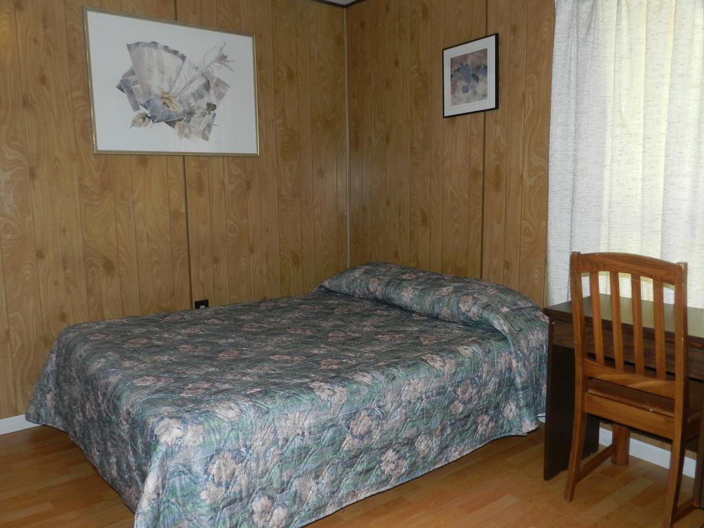 Lytton Hotel Room photo