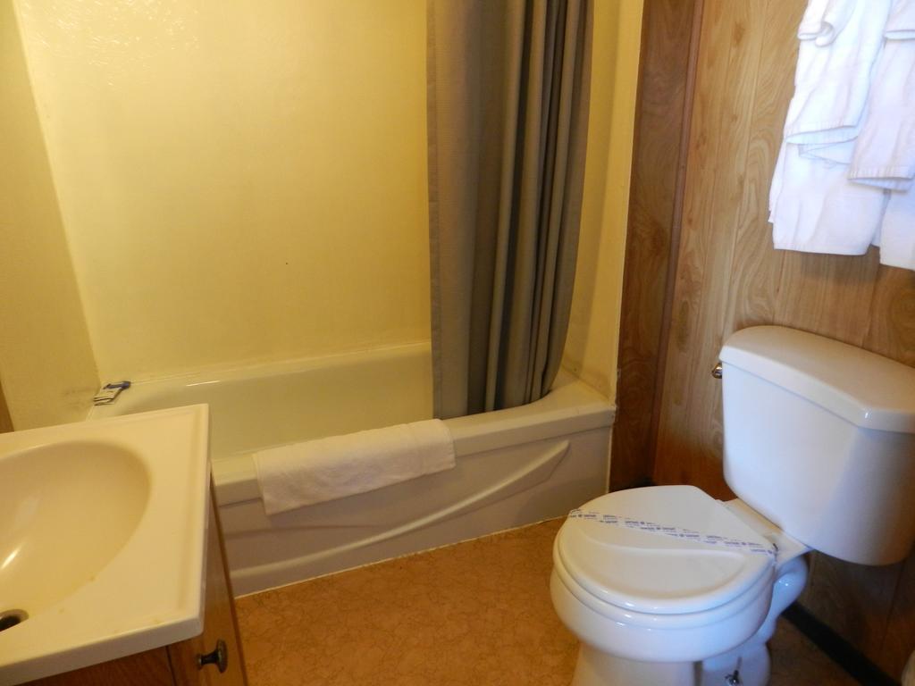Lytton Hotel Room photo