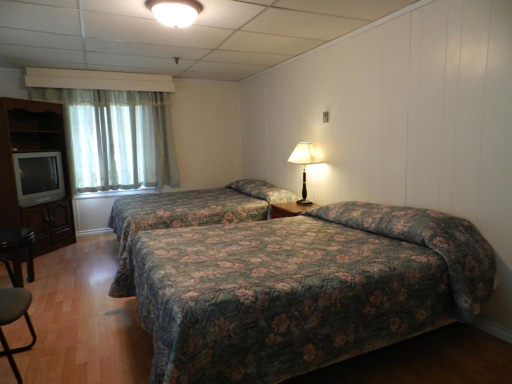 Lytton Hotel Room photo