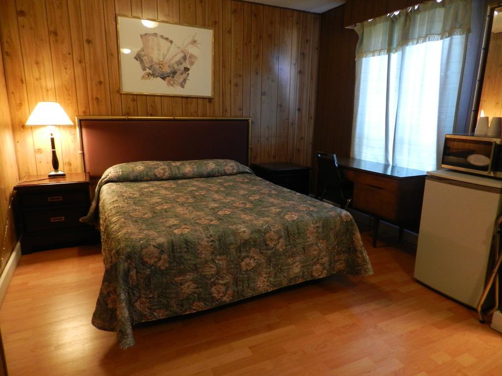 Lytton Hotel Room photo
